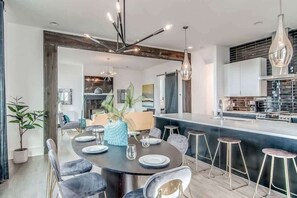 Dining - Luxury Gulch Condo – Private Rooftop Near Broadway (Nashville)
