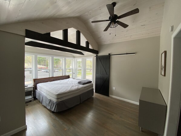 3 bedrooms, travel cot, free WiFi, bed sheets
