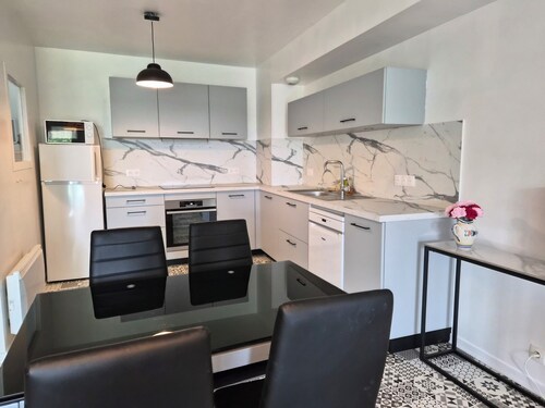 Appartement Avec Terrasses, Équipements Entièrement Neufs