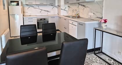 Appartement Avec Terrasses, Équipements Entièrement Neufs