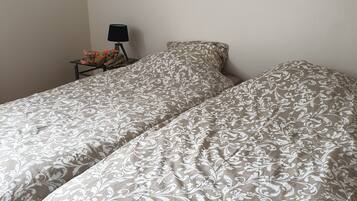 2 chambres, fer et planche à repasser, Wi-Fi gratuit, draps fournis