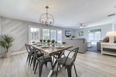 The Pelican Villa | Large Pool + Firepit!