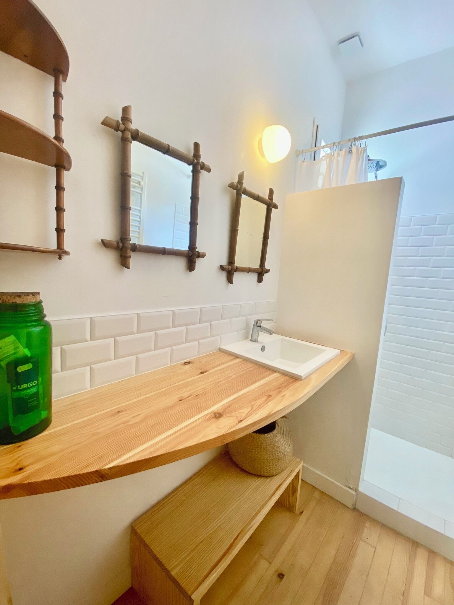 Shower, toilet paper