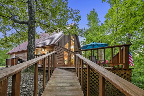 2 Bedroom Riverfront A-Frame Cabin with Deck