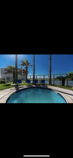 Piscine extérieure, piscine chauffée