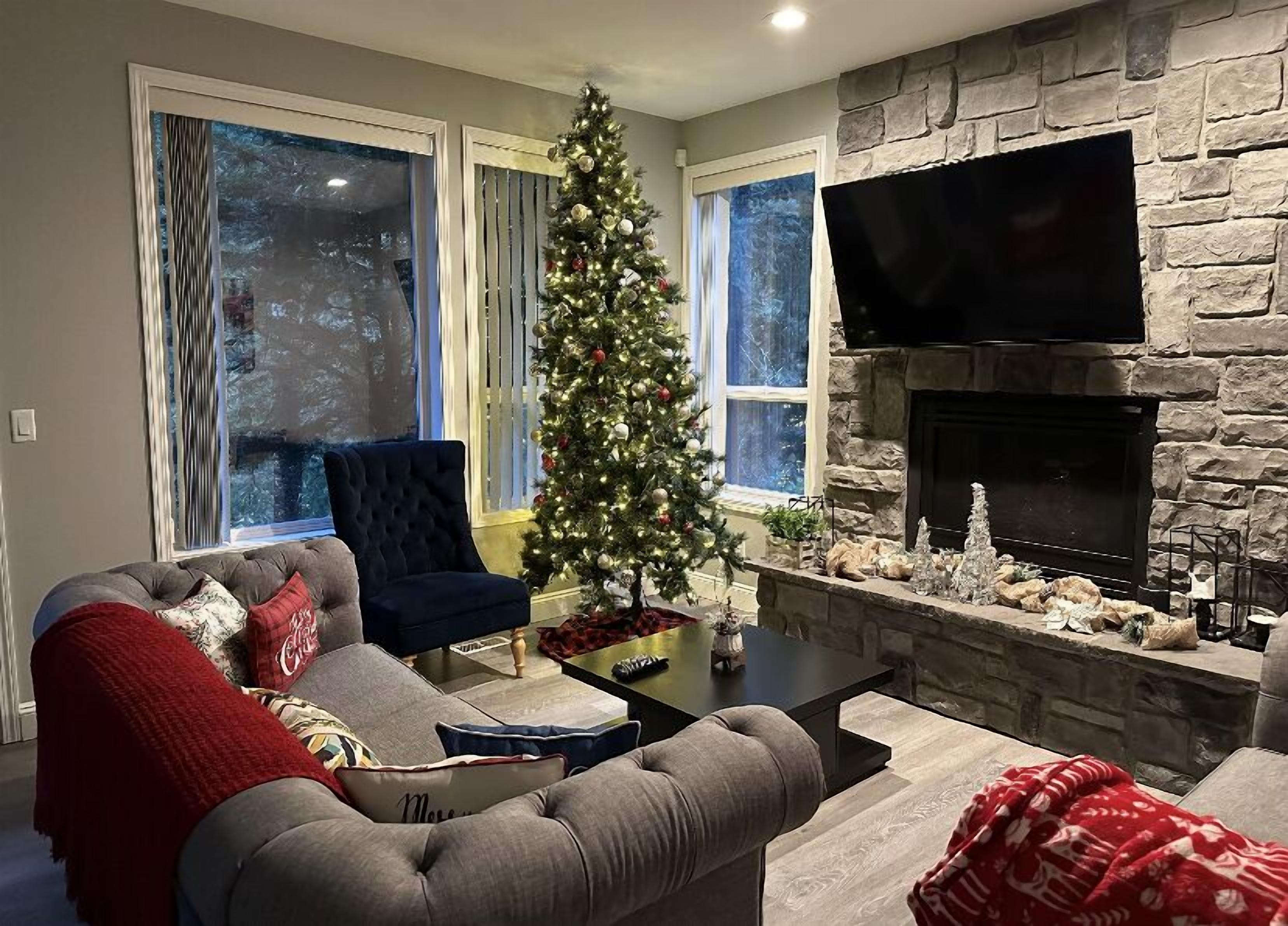 Smart-TV, Kamin, Tischfußball, Bücher