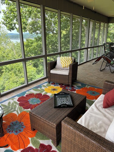 Effie's -  An inviting home with lovely views of Table Rock Lake