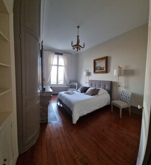 5 chambres, bureau, lit parapluie, Wi-Fi gratuit