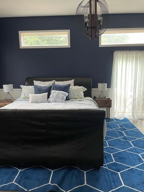 4 bedrooms, iron/ironing board, WiFi, bed sheets - Sister Shores Sheridan Beach House  (Michigan City)