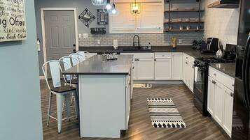 Fridge, microwave, dishwasher, coffee/tea maker