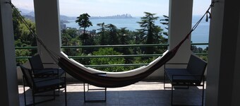 The house is located by the botanical garden, with access to the Cape Capebeach.