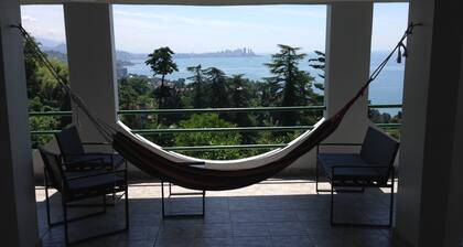 The house is located by the botanical garden, with access to the Cape Capebeach.