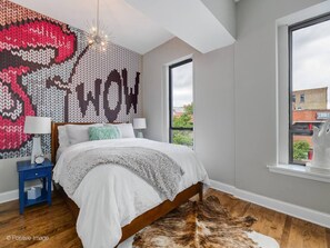 4 bedrooms, iron/ironing board, travel cot, free WiFi - Large 4BR/3BA • Safe Old Town Location • Walk Everywhere (Chicago)