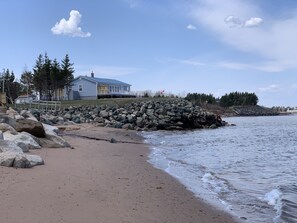 On the beach, sun-loungers, beach towels - Oceanfront beach cottage panoramic views spectacular sunsets sandbars warm water (Pictou)