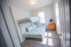 2 bedrooms, free WiFi, bed sheets - ⛱ 2-BR #6 on 10th St. & Phila Ave.-Block from Beach & Boardwalk (Ocean City)