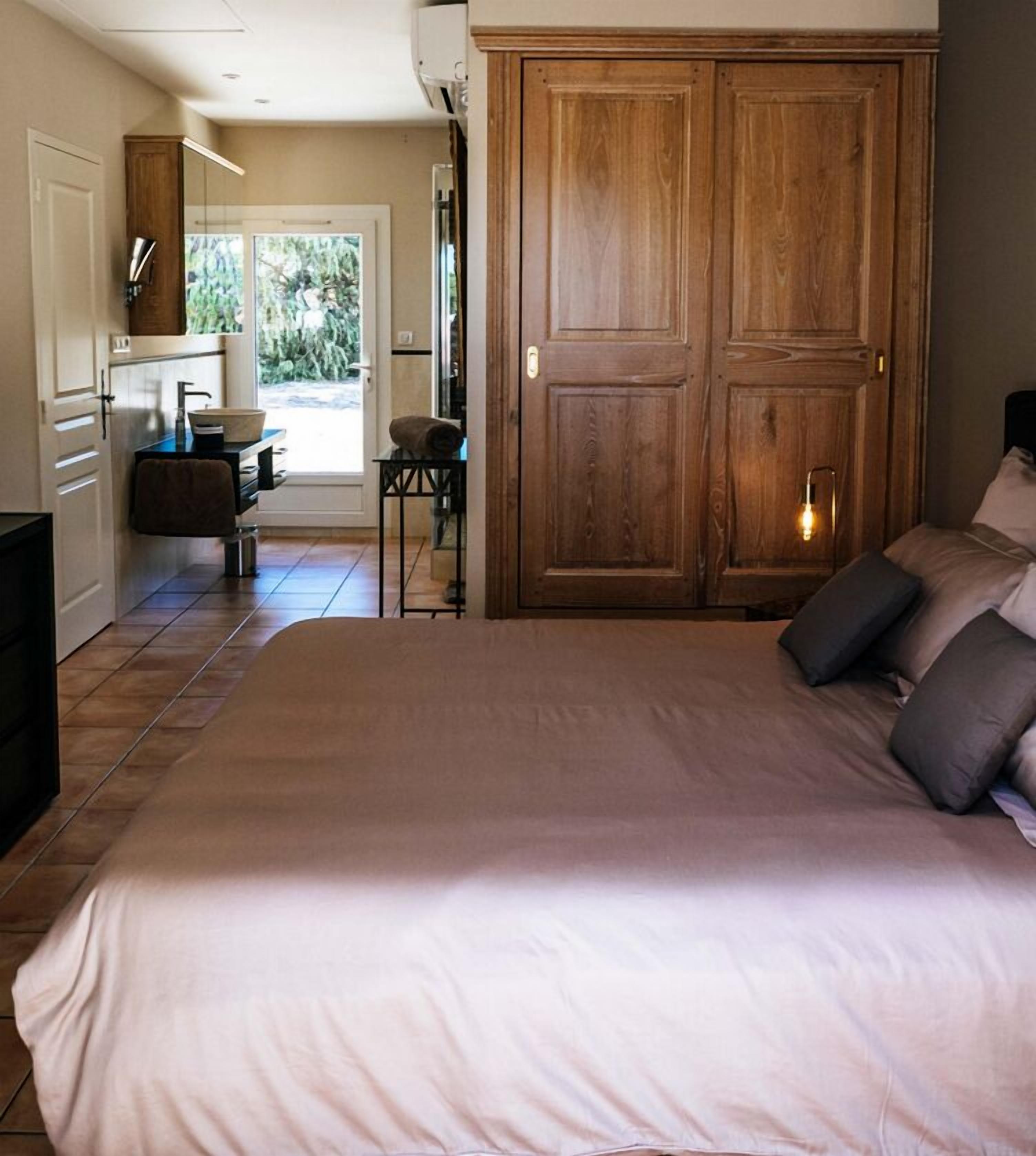 4 chambres, fer et planche à repasser, lit parapluie, Wi-Fi gratuit