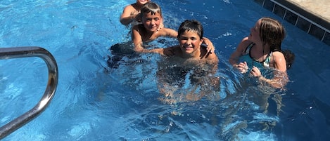 Piscina all'aperto, una piscina riscaldata