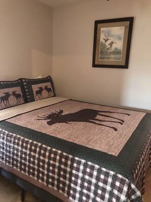 3 bedrooms, travel cot, free WiFi, bed sheets