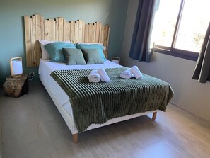 2 bedrooms, travel cot, free WiFi, wheelchair access