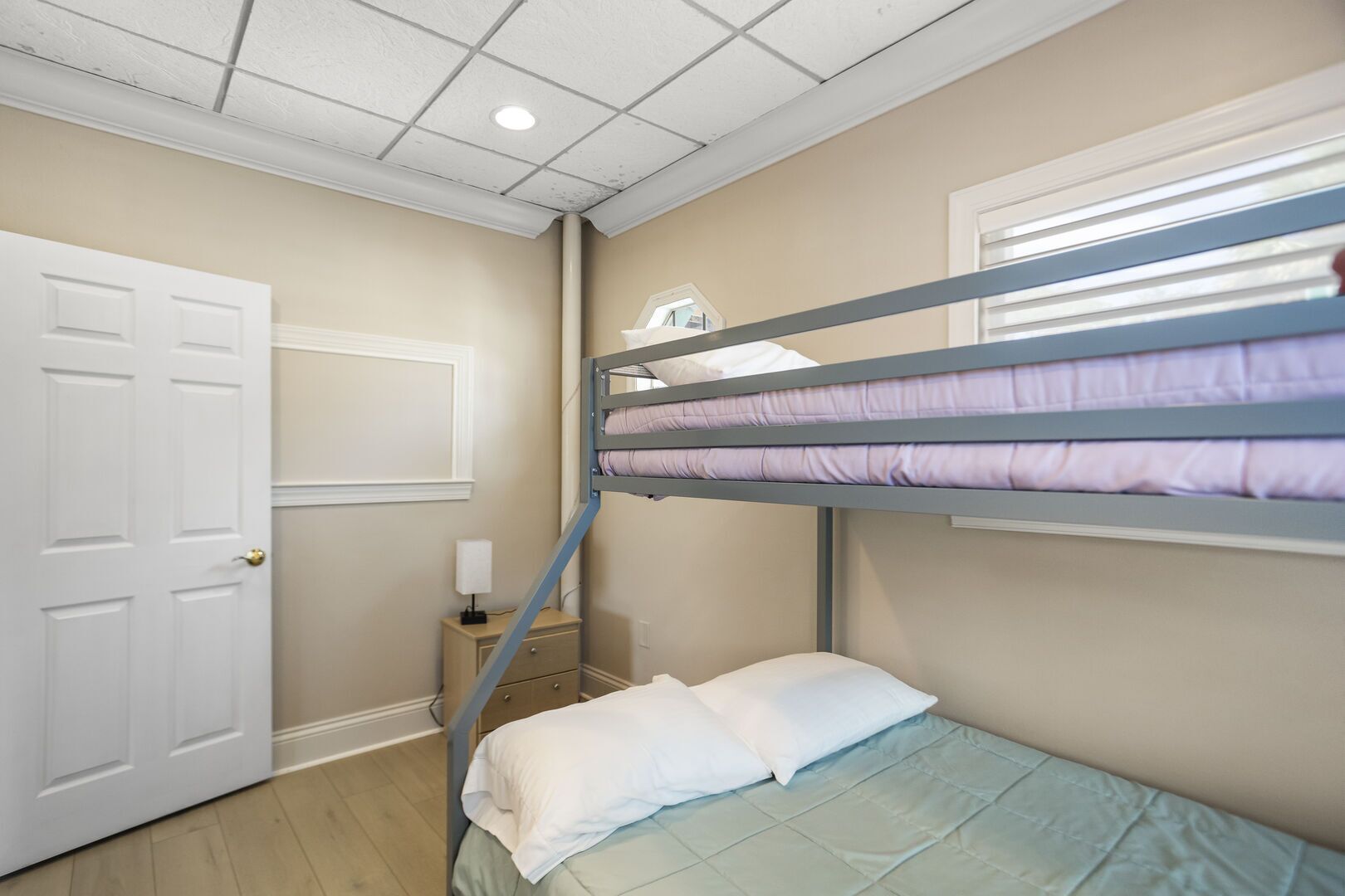 Steps to Beach and Famous Johns Pass,  Madeira Beach. Pet friendly