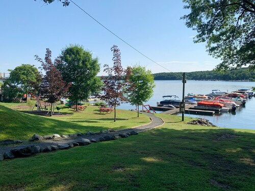Spinnler Point Lake House short walk to Lake Wallenpaupack with Boat Slip