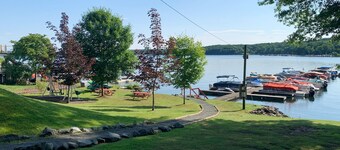 Spinnler Point Lake House short walk to Lake Wallenpaupack with Boat Slip