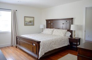 5 bedrooms, iron/ironing board, WiFi, bed sheets