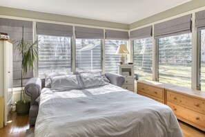 2 habitaciones, escritorio, tabla de planchar con plancha y wifi gratis 