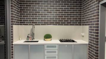 Fridge, microwave, oven, stovetop
