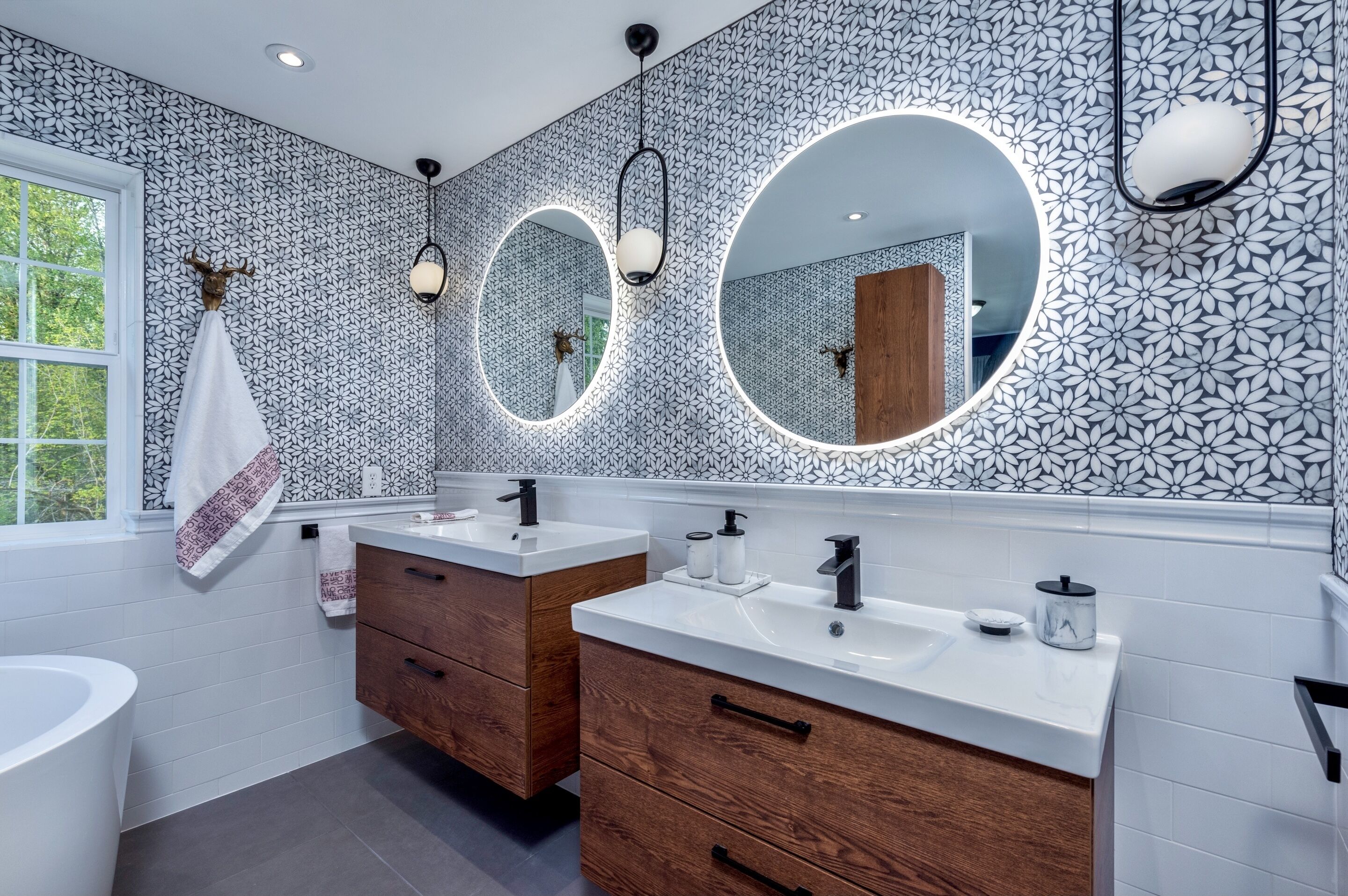 SAFARI VILLA: private villa w deck, RV parking