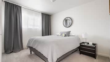 3 bedrooms, iron/ironing board, WiFi (free), bed sheets