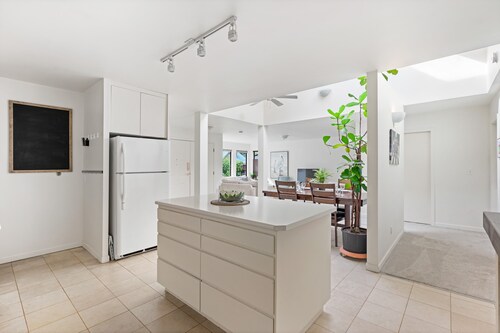 Family vacation home at Cultus Lake - Pet Friendly