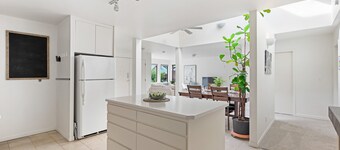 Family vacation home at Cultus Lake - Pet Friendly