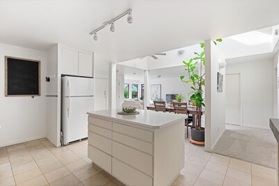 Family vacation home at Cultus Lake - Pet Friendly