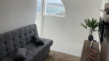 Comfort Apartment | Living area | Smart TV