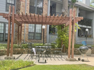 Momo's cozy  home 2BR/2BA with pool