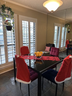 Dining - Momo's cozy  home 2BR/2BA with pool (Dallas)