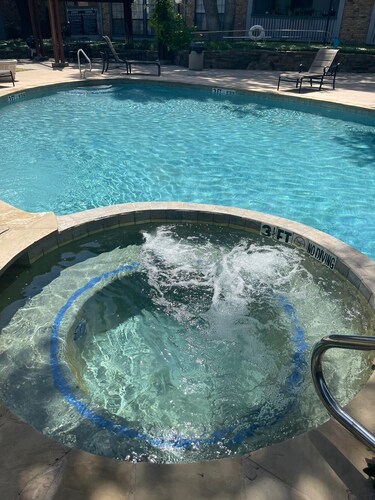 Momo's cozy  home 2BR/2BA with pool