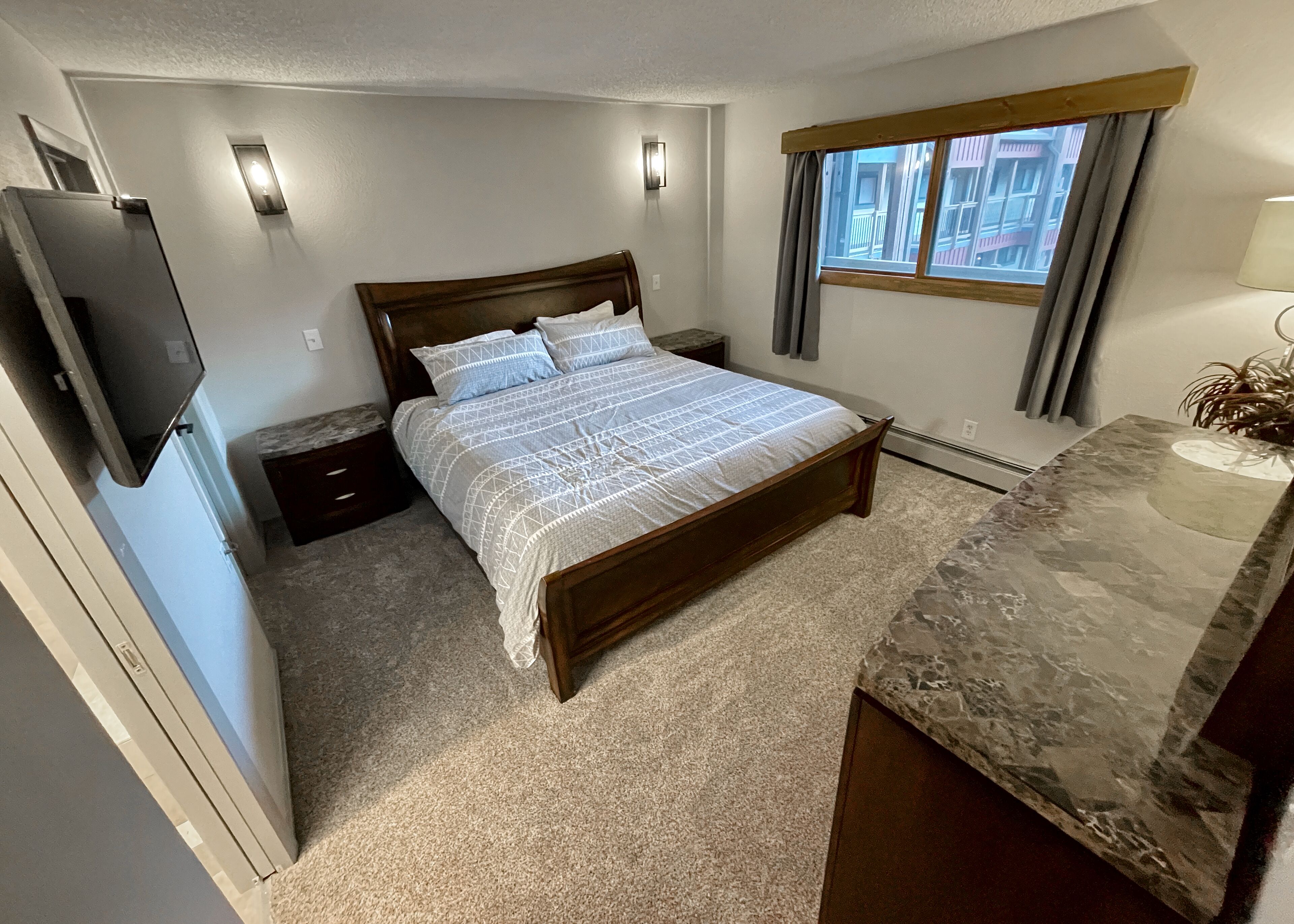 Downtown Mountain View Condo- 2 Blocks to Main St