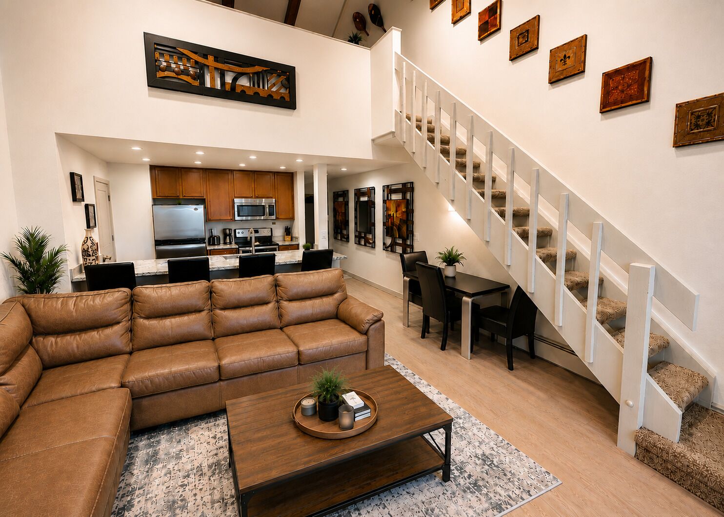 Smart TV, chimenea y libros 
