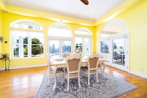 Dining - Spectacular Views! Gorgeous Home In Hilo With Pool (Hilo)