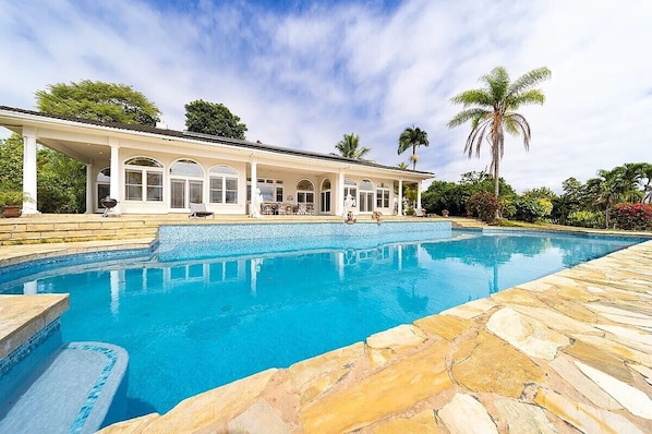 Pool - Spectacular Views! Gorgeous Home In Hilo With Pool (Hilo)