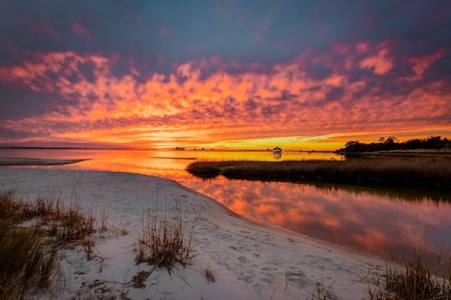 GULF VIEW PLACE - 3 1/2 MINUTE WALK TO EAST BEACH! 1.7 MILES TO CENTER OF TOWN!