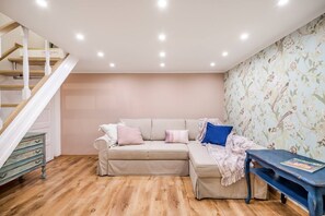 Smart TV, fireplace - Provence Home - CityCenter, TV, Washer, Coffee/Tea (Budapest)