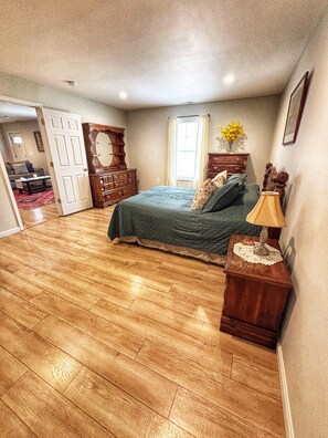 3 bedrooms, iron/ironing board, free WiFi, bed sheets