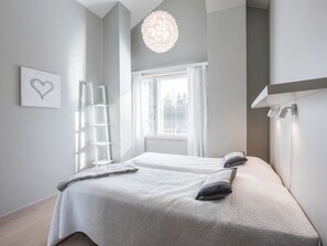 4 عدّة غرف نوم وخدمة الإنترنت