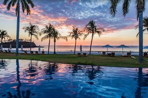 Indoor pool, outdoor pool - Luxury on the beach at The Palms (Playa Flamingo)