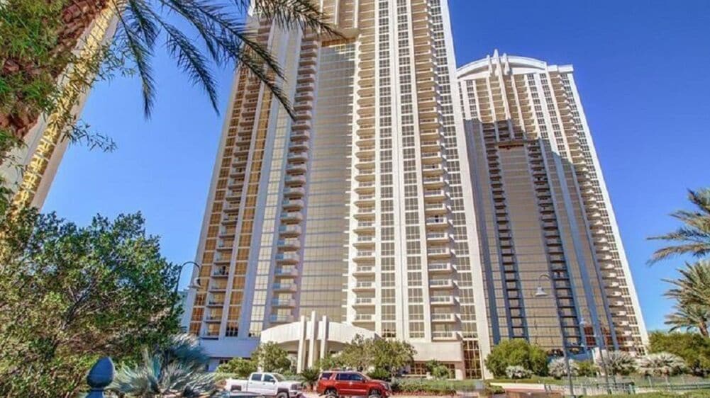 1 BR Luxury Corner Suite with great views! MGM Internal name: MGM