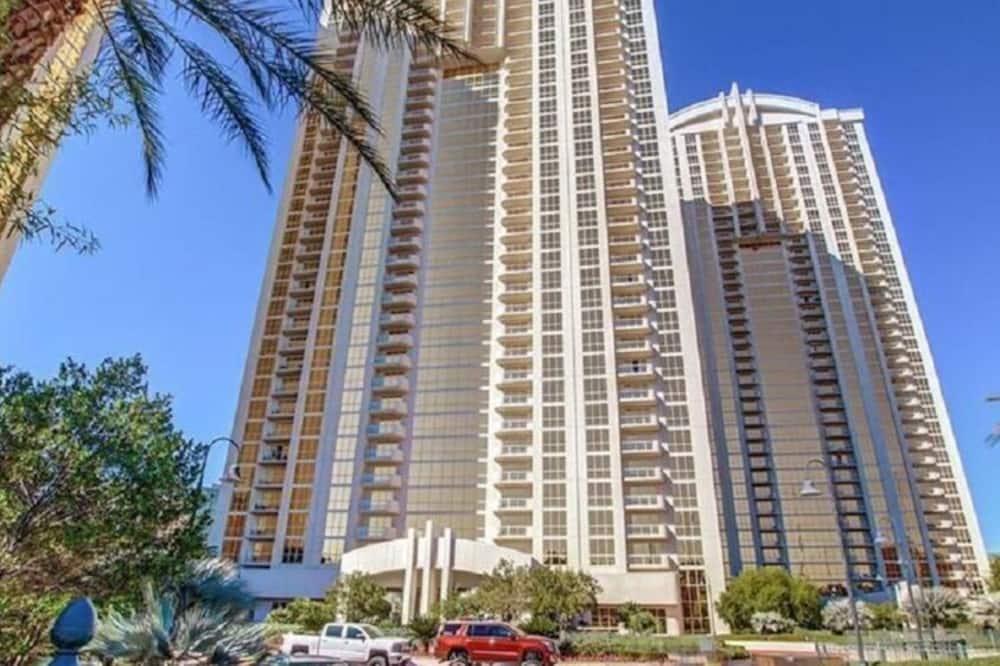 1 BR Luxury Corner Suite with great views! MGM Internal name: MGM