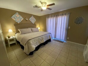 3 makuuhuonetta, työpöytä, vauvan matkasänky, ilmainen Wi-Fi